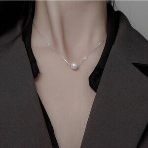 Minimalist Silver and White Pearl Necklace